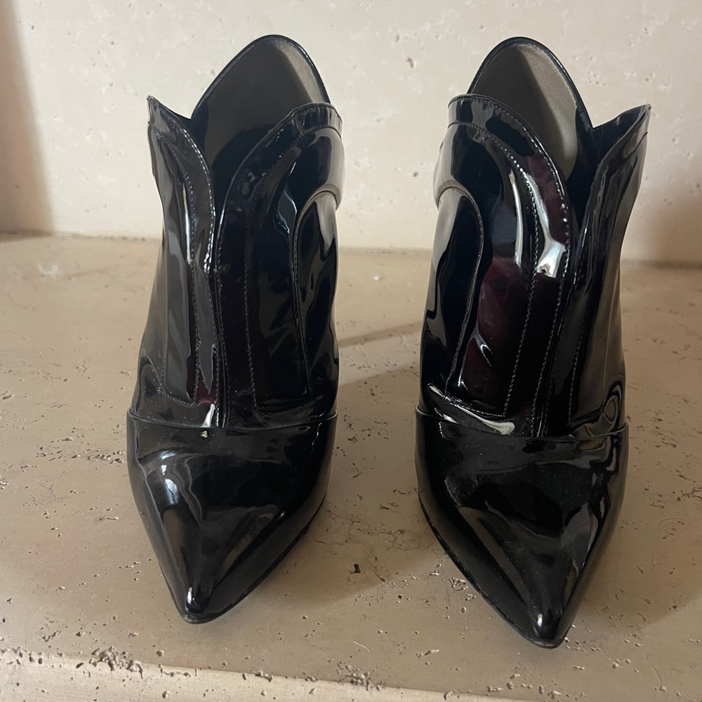 FENDI leather pointed black heel booties